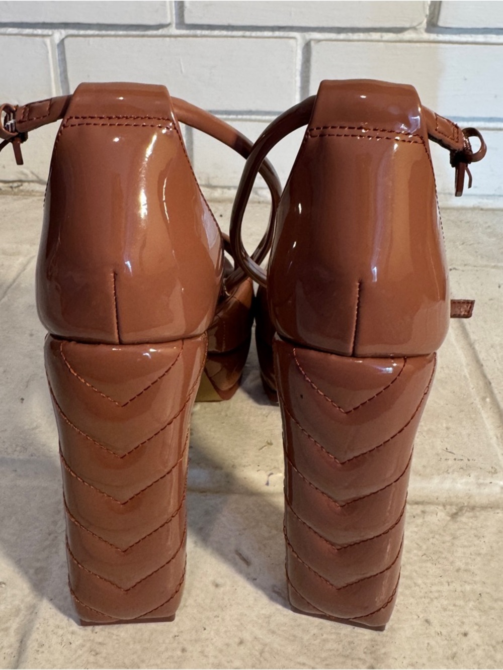 NWT ALDO Pillow Walk Quilted Patent Leather Platform Block Heel Sandals, size 9 - Picture 3 of 9